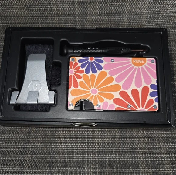 Ridge: "Flower Power" Slim RFID Blocking Wallet. New In Box. - Picture 4 of 4